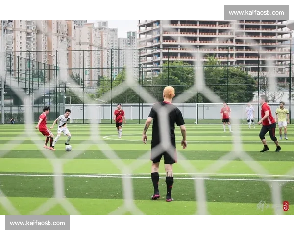 精彩足球瞬间集锦 各大赛场激战回顾 绽放绿茵场上的激情与荣耀 - 副本 - 副本 (2)